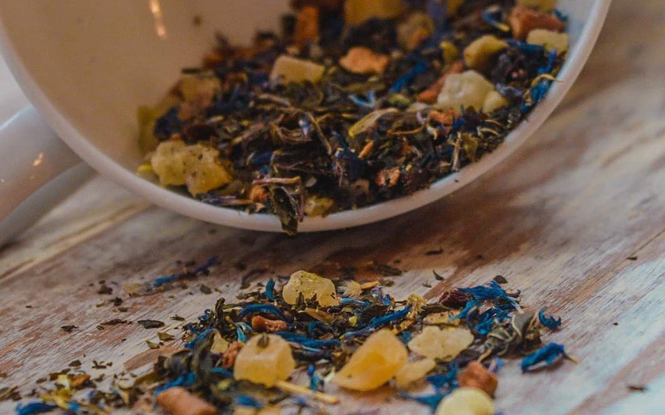 Čaj za leto – Ice Tea: hladi, osvežava i leči