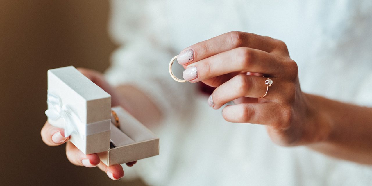 Kako da Vam verenički prsten i burma uvek sijaju – Saveti za čišćenje zlata